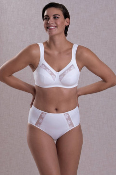 High-waist briefs with floral lace