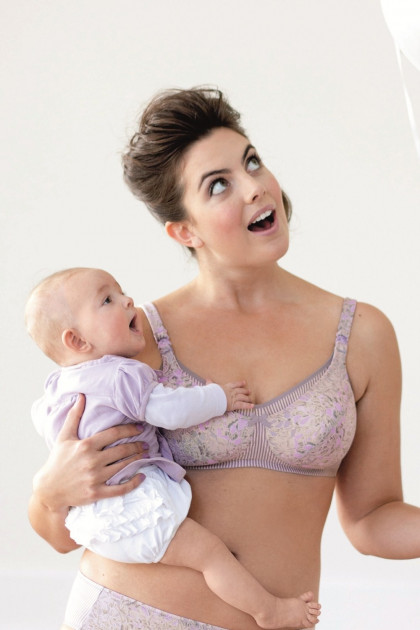 Floral nursing nonwired bra. Cotton, padded cups