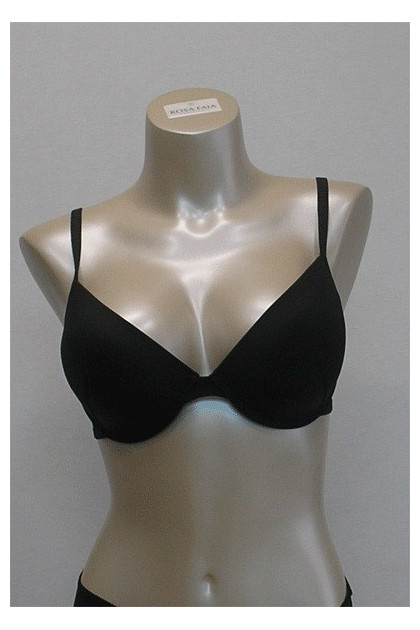 Underwired push up bra with a deep décolleté
