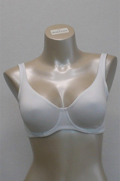 Sleek, stylish underwired bra with preformed seamless cups