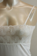 Cotton top with straps and luxury lace