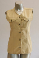 Vest with buttons and pockets