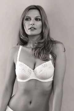 Cotton rich underwired bra with broderie anglaise