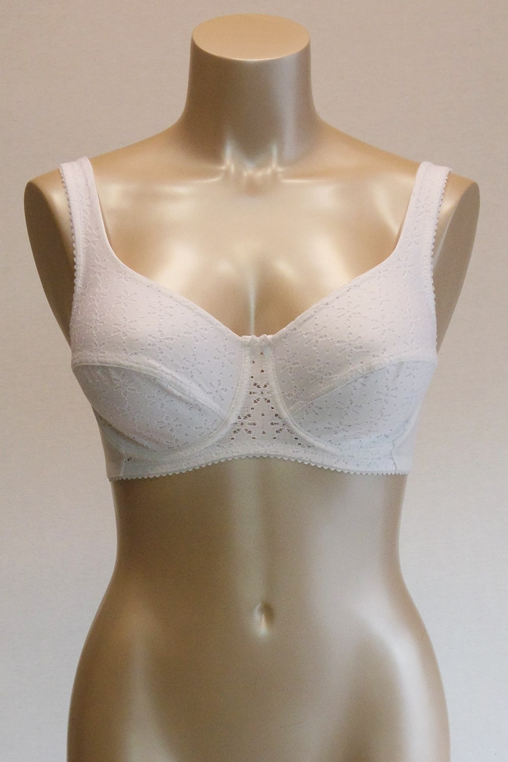 Cotton-rich underwired bra with lace