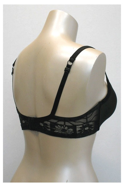 Underwired bra ideal for clothes with a deep décolleté