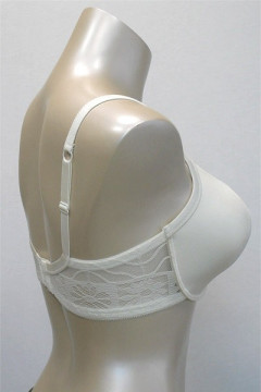 Underwired bra ideal for clothes with a deep décolleté