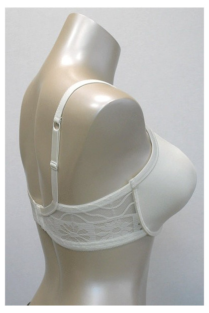 Underwired bra ideal for clothes with a deep décolleté