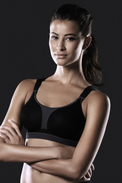 Functional maximum support non-wired sports bra with cross straps on the back