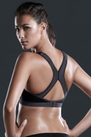 Functional maximum support non-wired sports bra with cross straps on the back