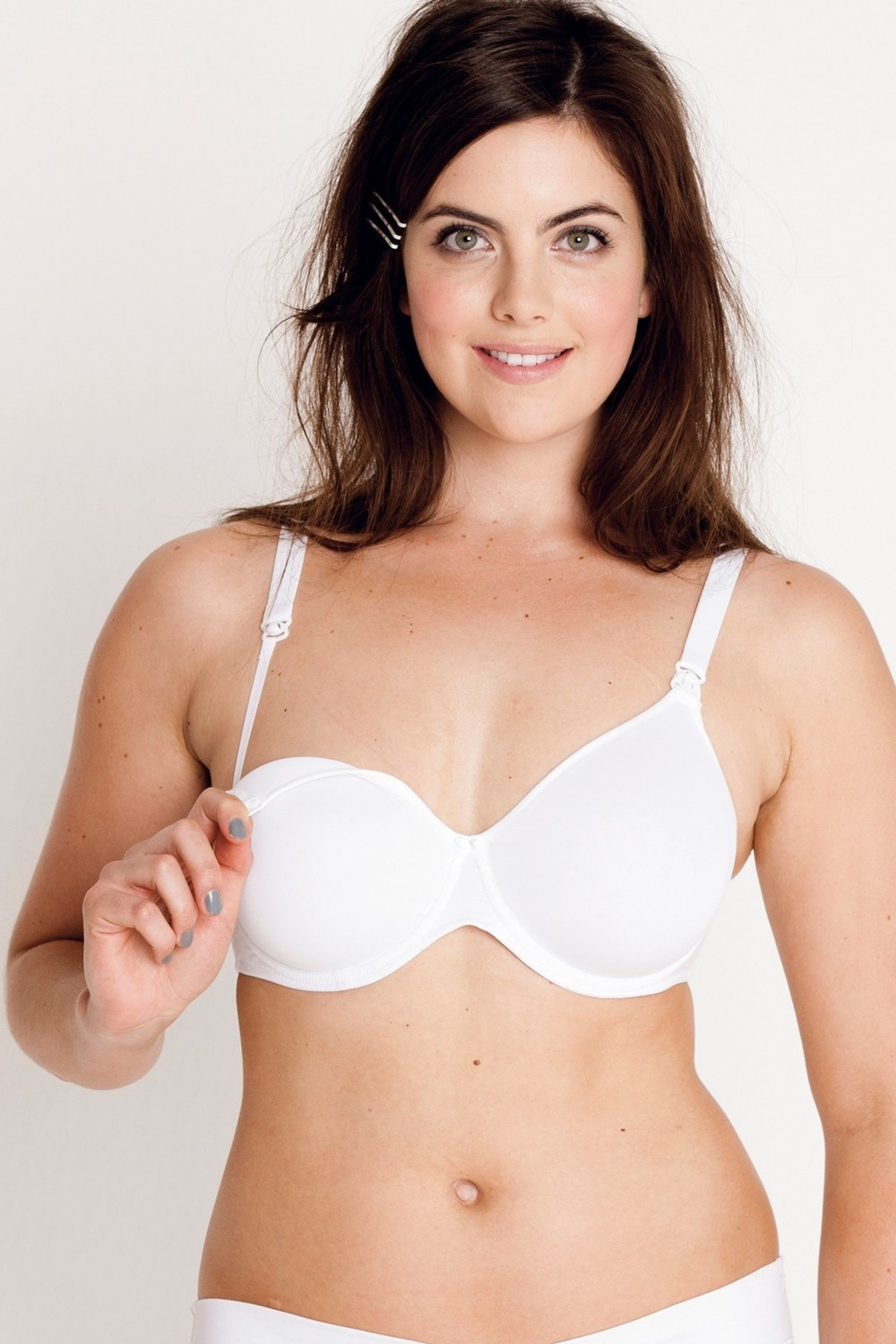 Comfortable nursing bra with soft underwire. With pre-formed