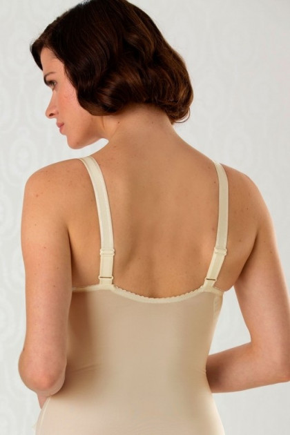 Underwired body with cups trimmed with fine elastic lace