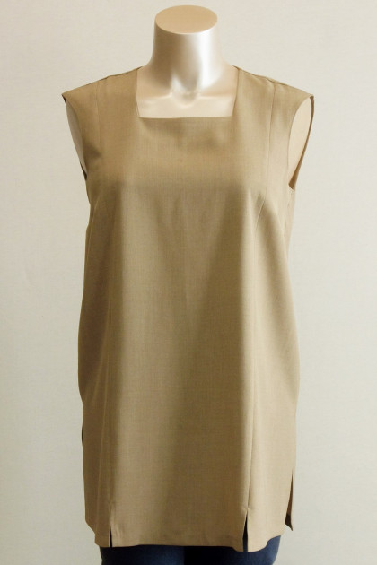 Κομψή, μακριά ΜΠΛΟΥΖΑ αμάνικη που κολακεύει