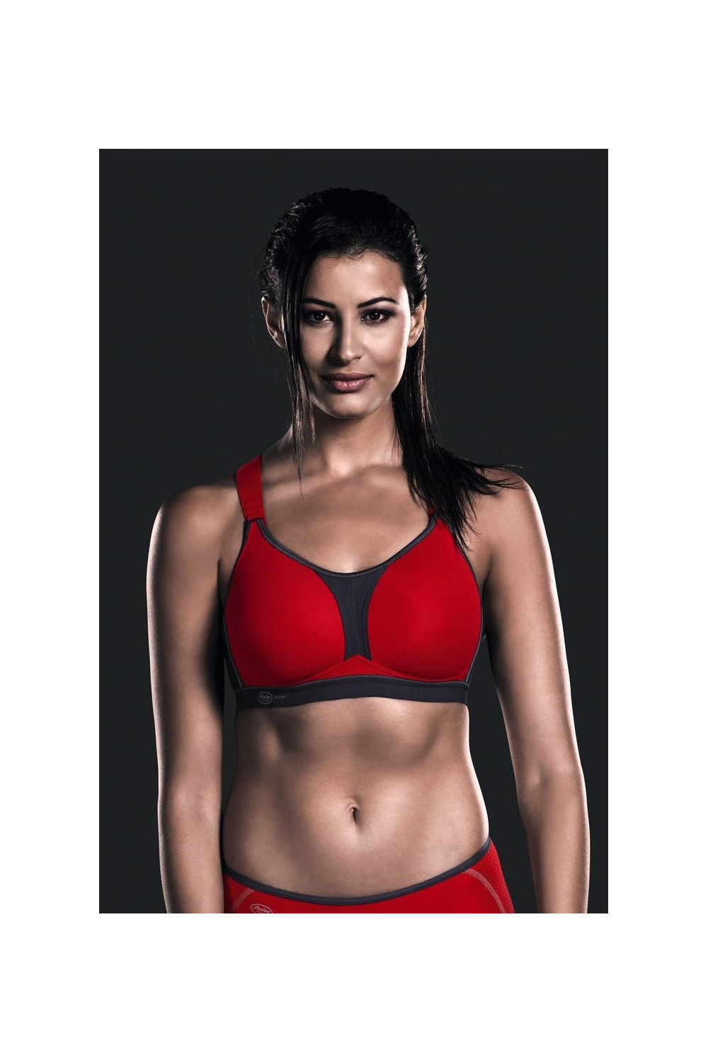 Functional maximum support non-wired sports bra with cross straps