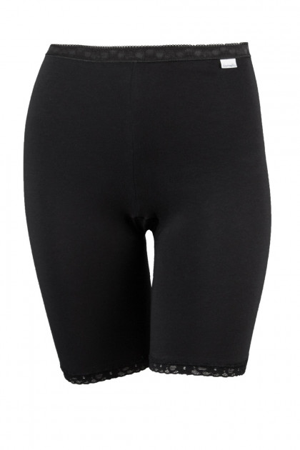 Comfortable cotton long-leg slip. Lace trim