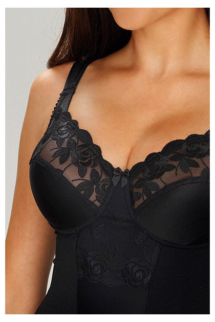 Underwired body with cups trimmed with fine elastic lace
