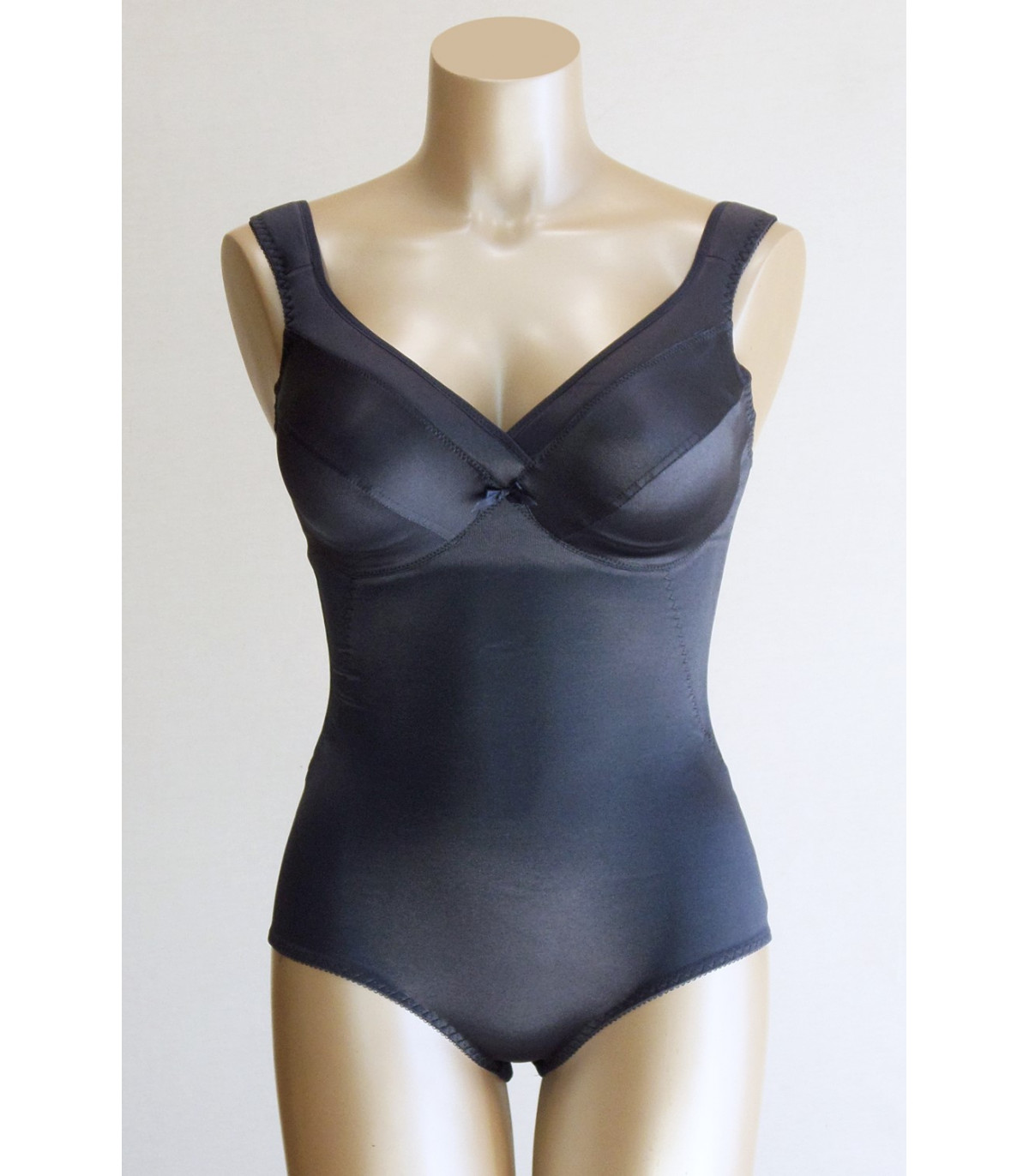 Underwired body in soft lycra, ideal inside thin clothes