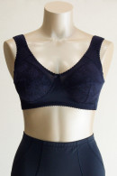 Non-wired bra with lace cups and wide straps
