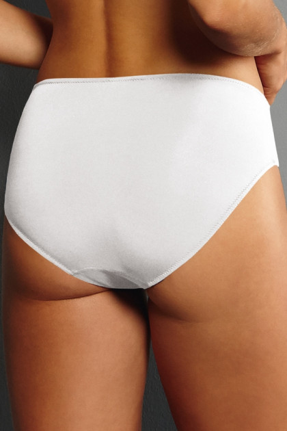 High waist cleancut seamless slip. Stretchy fabric that does not press the body