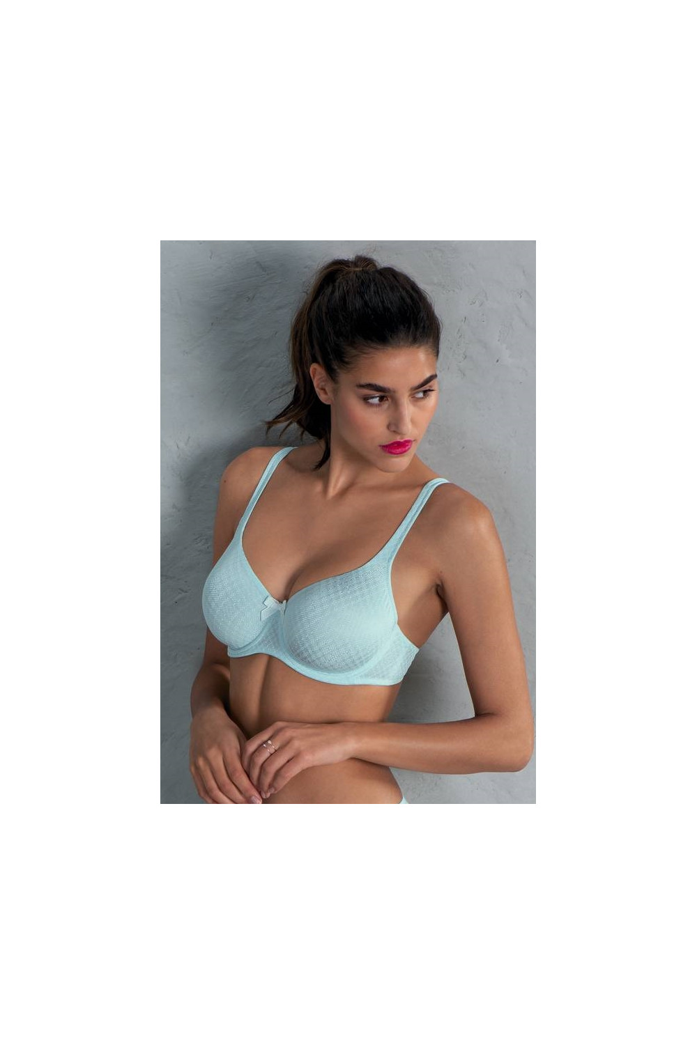 Underwire contour bra with padded reinforced cups