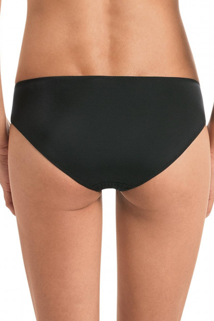 Elegant slip in jacquard design. Does not press the sides. Made of durable and soft microfiber