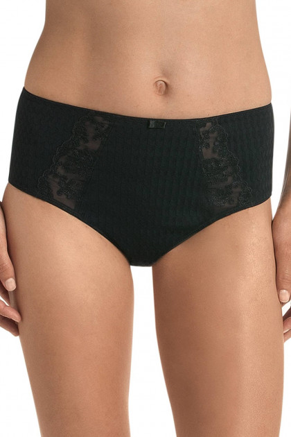 High-waist, comfortable slip that perfectly covers the belly and sides without squeezing