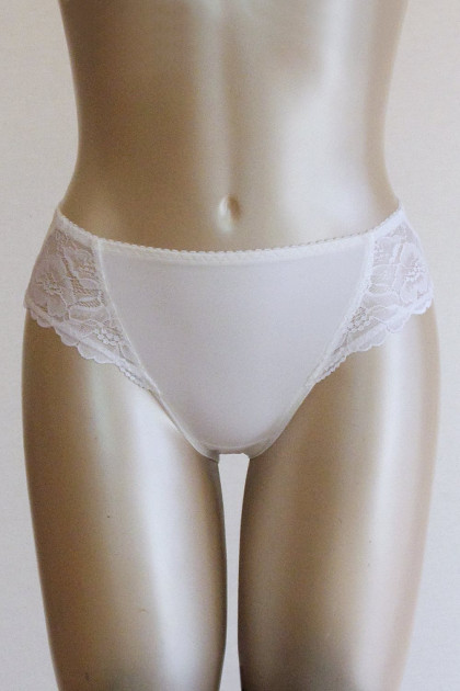 Άνετο και απαλό σλιπ με δαντέλα στα πλαϊνά. Καλύπτει και τις εύσωμες σιλουέτες