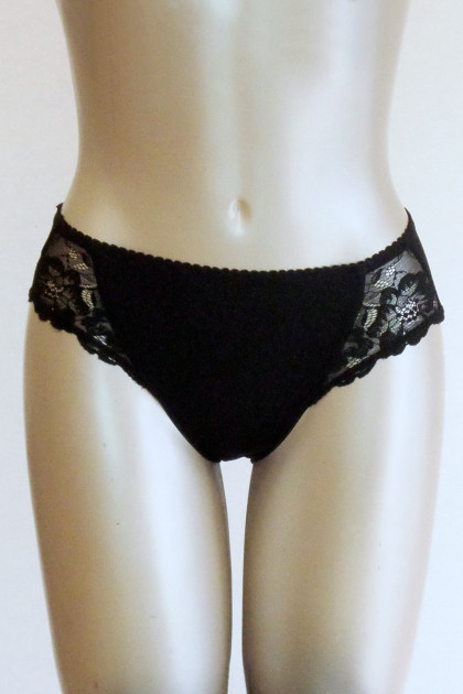 Άνετο και απαλό σλιπ με δαντέλα στα πλαϊνά. Καλύπτει και τις εύσωμες σιλουέτες