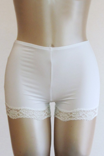 Elegant slip with fine lace trim