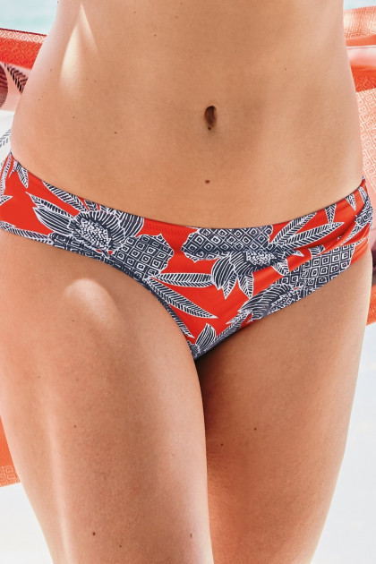 Φλοράλ, μοντέρνο σλιπ μαγιό με ελαφριά πιέτα στο ένα πλαϊνό