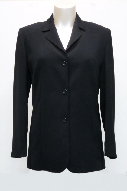 Elegant jacket with lapel and three buttons