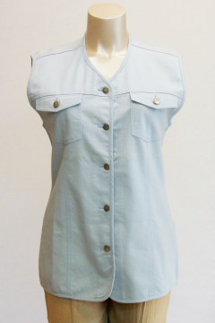 Vest with buttons and pockets