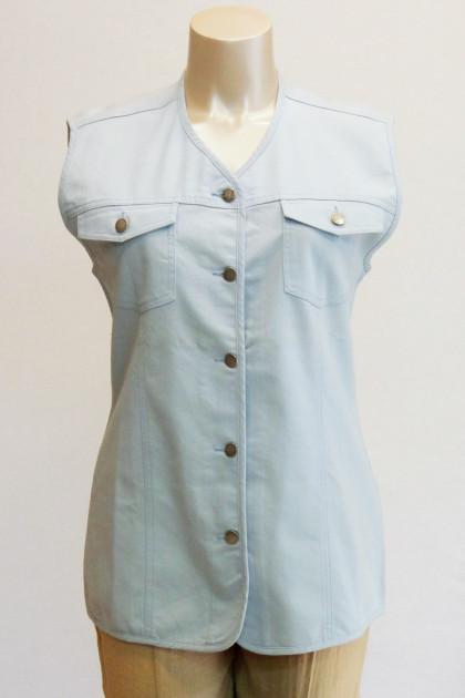 Vest with buttons and pockets