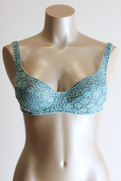 Lacy underwired bra with soft cups