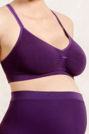 Non wired pregnancy bra without seams. With lace on the back