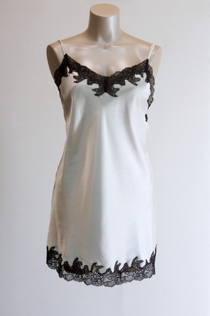 Σατέν νυχτικό με ρυθμιζόμενες τιράντες. Για γυναίκες με καμπύλες έως 5XL