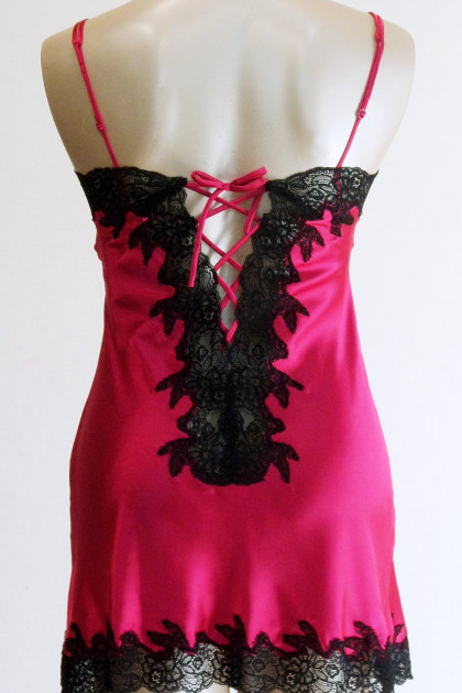 Σατέν νυχτικό με ρυθμιζόμενες τιράντες. Για γυναίκες με καμπύλες έως 5XL