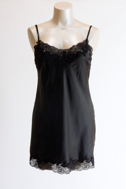 Σατέν νυχτικό με ρυθμιζόμενες τιράντες. Για γυναίκες με καμπύλες έως 5XL