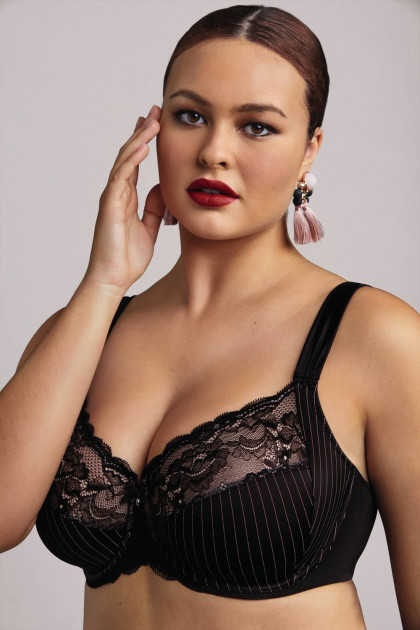 Sensual underwire bra with lace and thin stripes