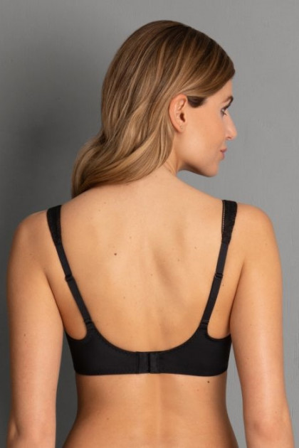 Modern underwired bra with delicate lace pattern