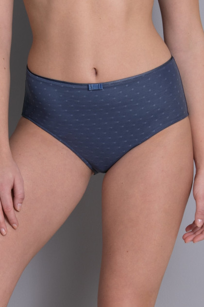 High-waist slip made of soft fabric that hugs the body