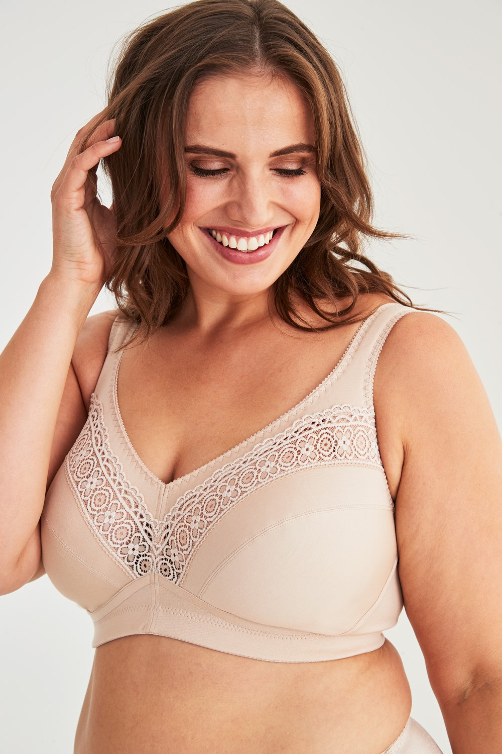 Floral nursing nonwired bra. Cotton, padded cups